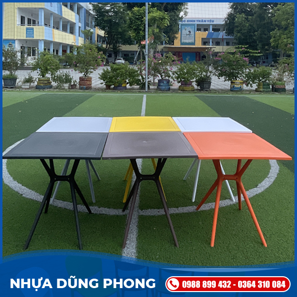 Bàn nhựa đúc	